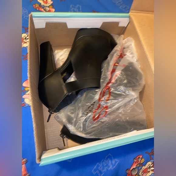 Black bootie heels - Picture 1 of 6